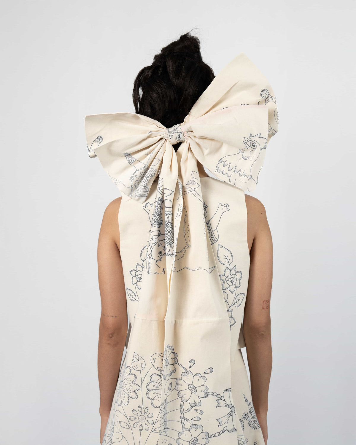 LAZO TRAILING BOW PIN